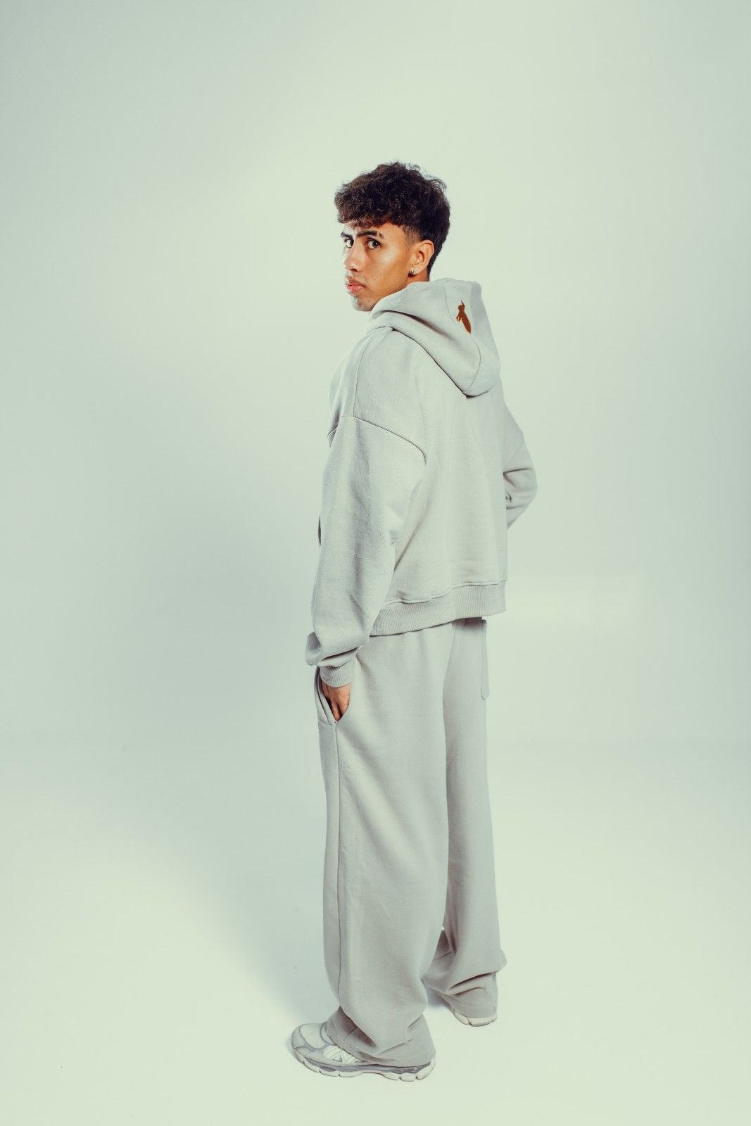 "TEN FE" — CONJUNTO DE SUDADERA CON CAPUCHA Y PANTALÓN DEPORTIVO PARA HOMBRE