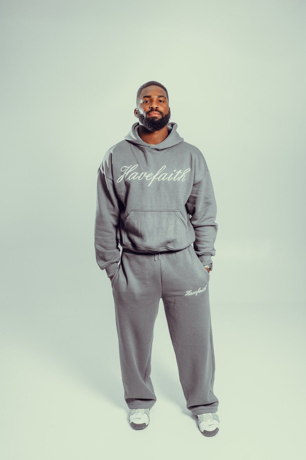 "TEN FE" — CONJUNTO DE SUDADERA CON CAPUCHA Y PANTALÓN DEPORTIVO PARA HOMBRE